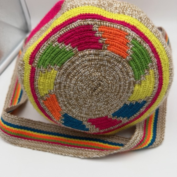 Handwoven Colorful Mochila Style Crossbody Bag Tassel Artisan Boho - Picture 5 of 7
